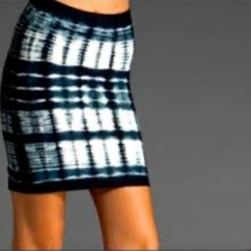 BCBGMaxAzria Navy and White Tie Dye Mini Skirt Medium